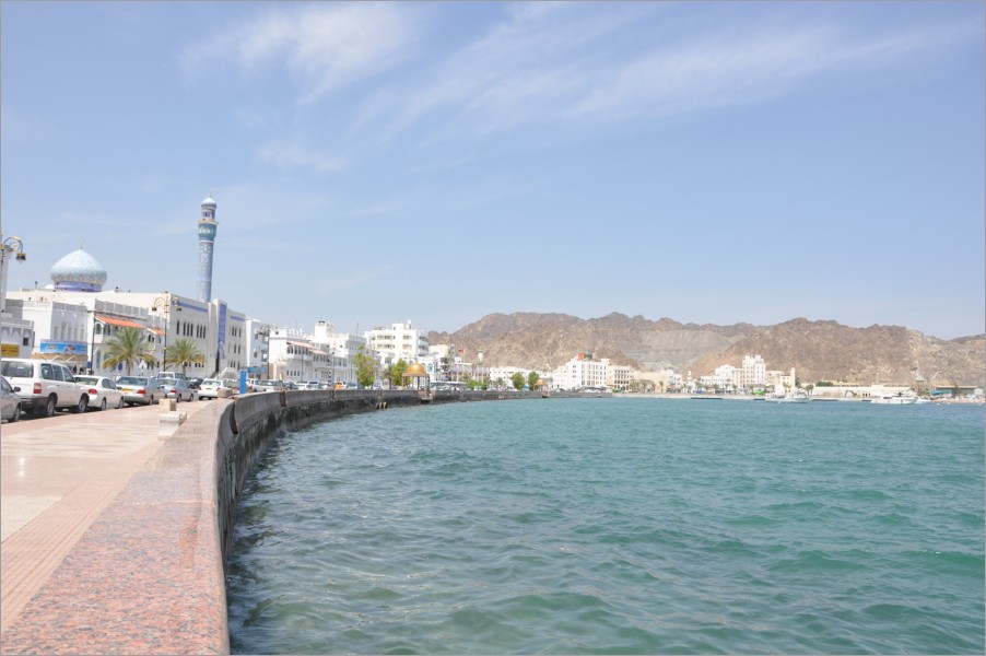 then we started the looong hike along the coast to old muscat
