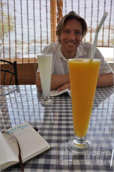 we needed a rest after 4hrs walking in the sun... fresh mango-juice is a perfect treat :)